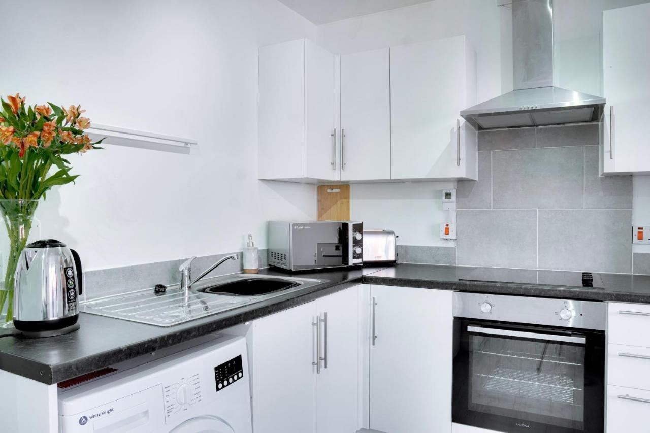 Modern 2 Bedroom Flat - 15 Minutes To Liverpool Birkenhead Exteriör bild