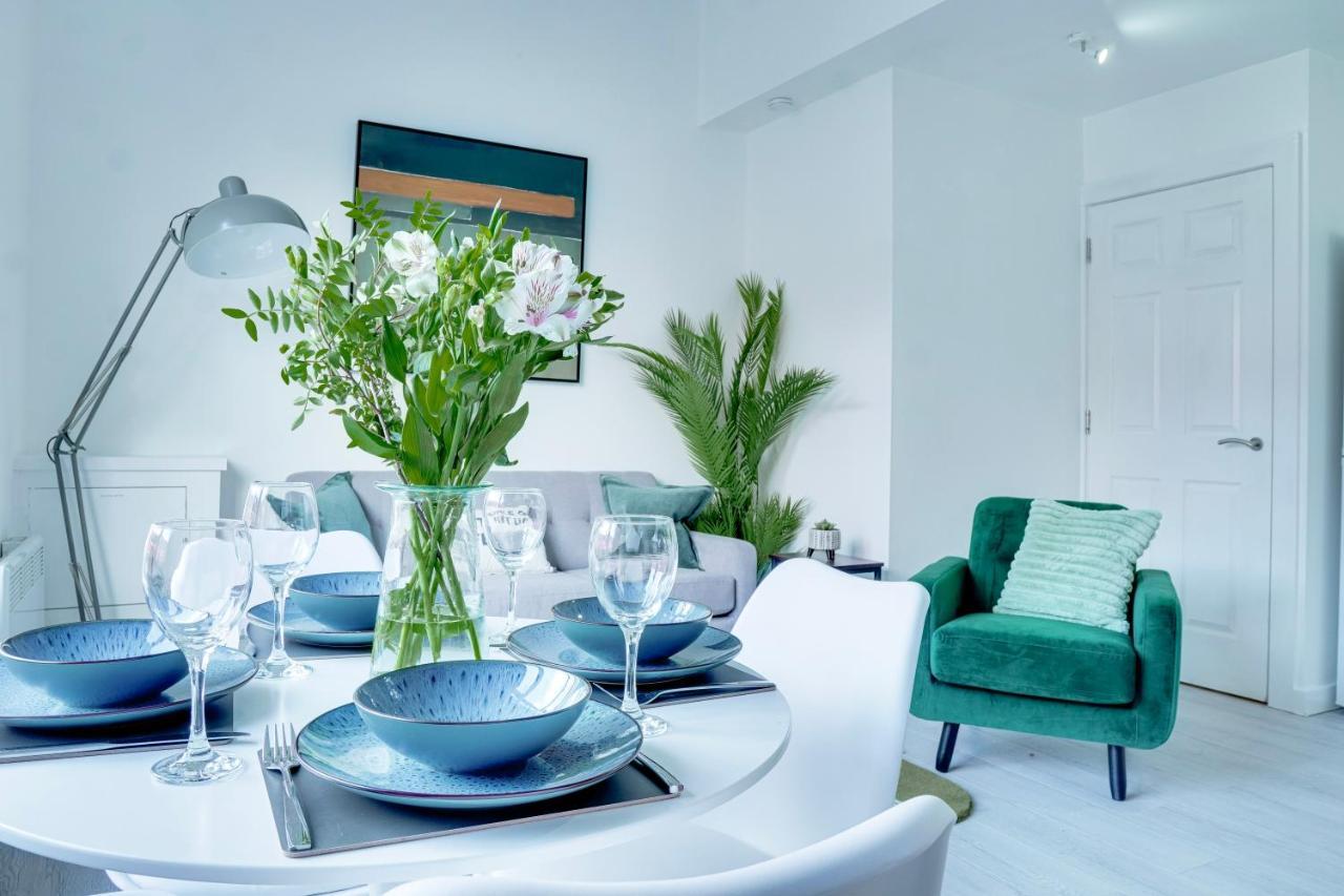 Modern 2 Bedroom Flat - 15 Minutes To Liverpool Birkenhead Exteriör bild