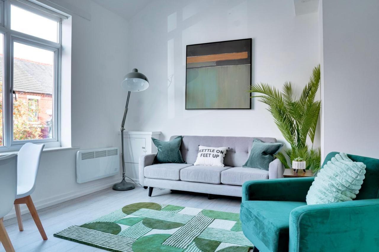 Modern 2 Bedroom Flat - 15 Minutes To Liverpool Birkenhead Exteriör bild