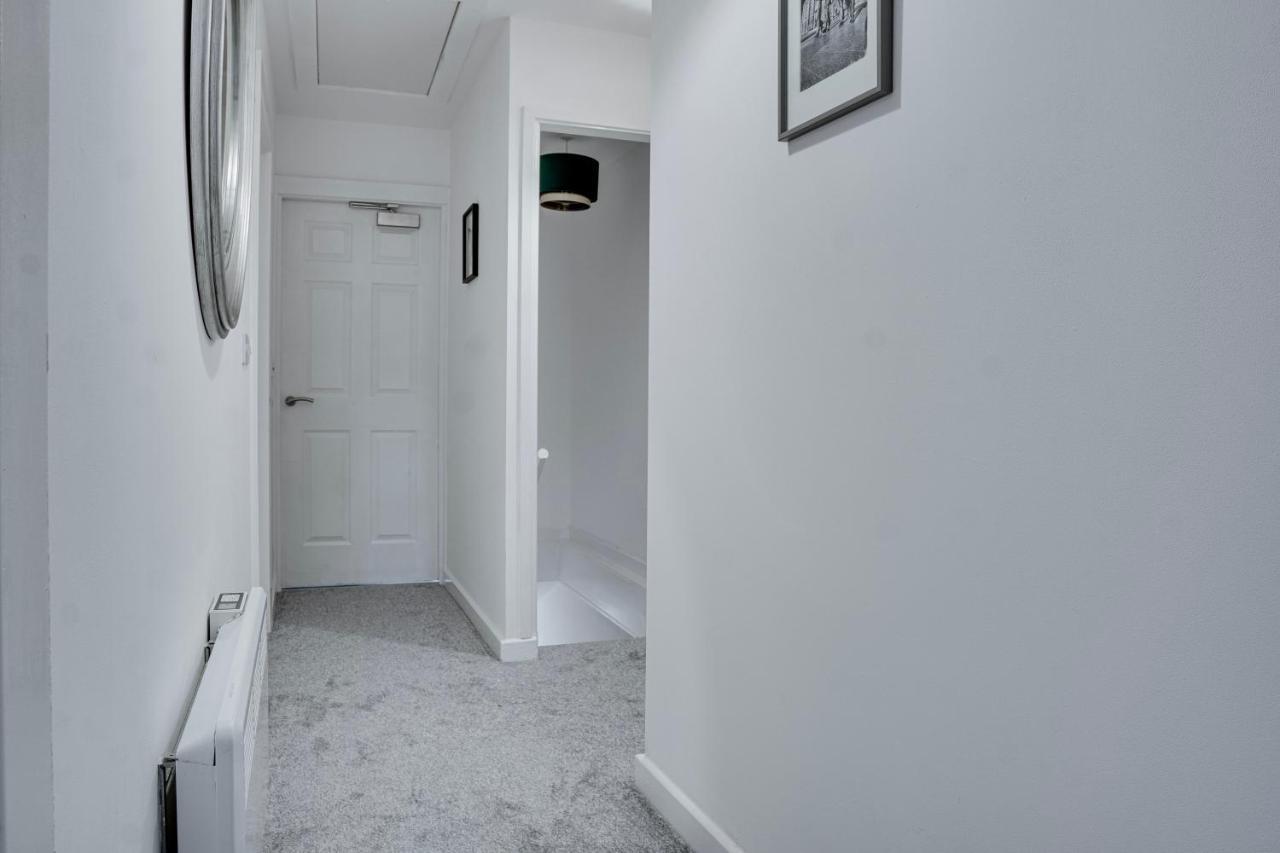 Modern 2 Bedroom Flat - 15 Minutes To Liverpool Birkenhead Exteriör bild