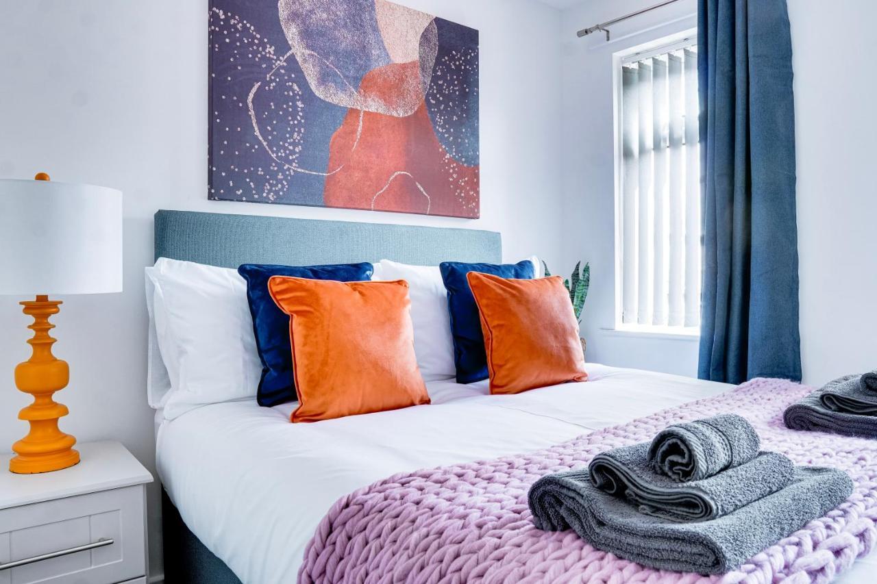 Modern 2 Bedroom Flat - 15 Minutes To Liverpool Birkenhead Exteriör bild