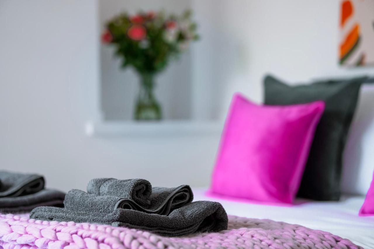Modern 2 Bedroom Flat - 15 Minutes To Liverpool Birkenhead Exteriör bild