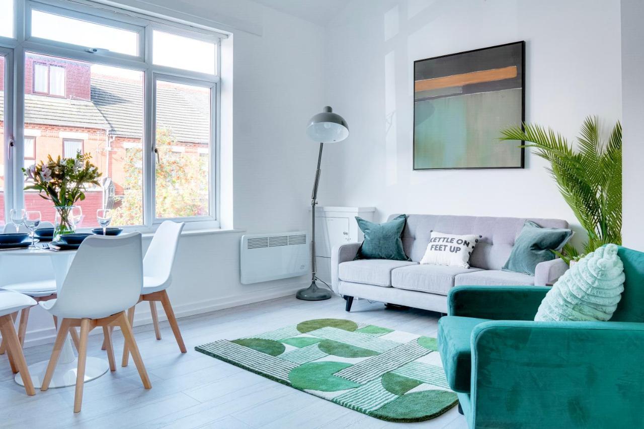 Modern 2 Bedroom Flat - 15 Minutes To Liverpool Birkenhead Exteriör bild